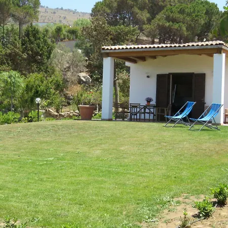 Tra Verde E Mare Cefalù